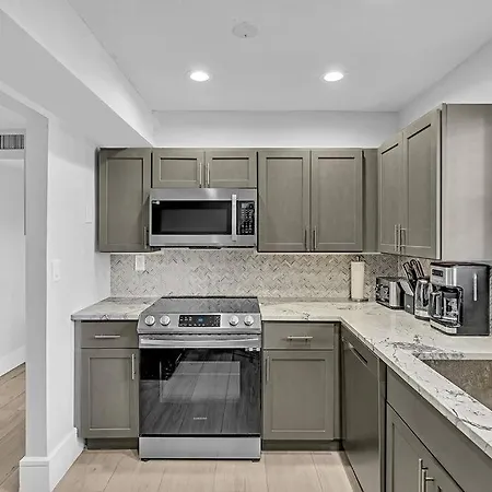 One Bedroom Steps Away From The Beach! Sunny Isles Beach Exterior foto