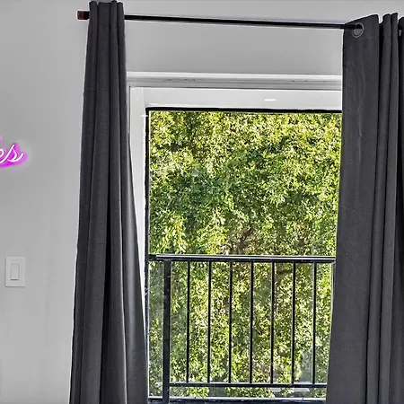 One Bedroom Steps Away From The Beach! Sunny Isles Beach Exterior foto