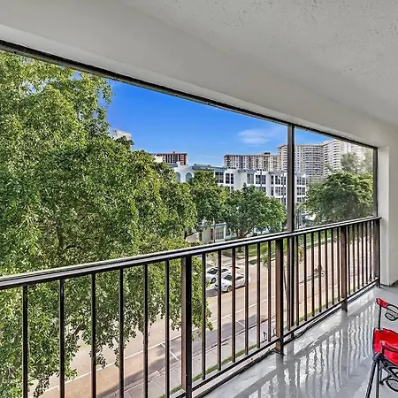 One Bedroom Steps Away From The Beach! Sunny Isles Beach Exterior foto