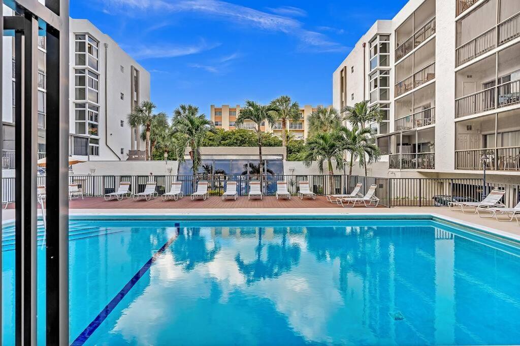 One Bedroom Steps Away From The Beach! Apartment Sunny Isles Beach