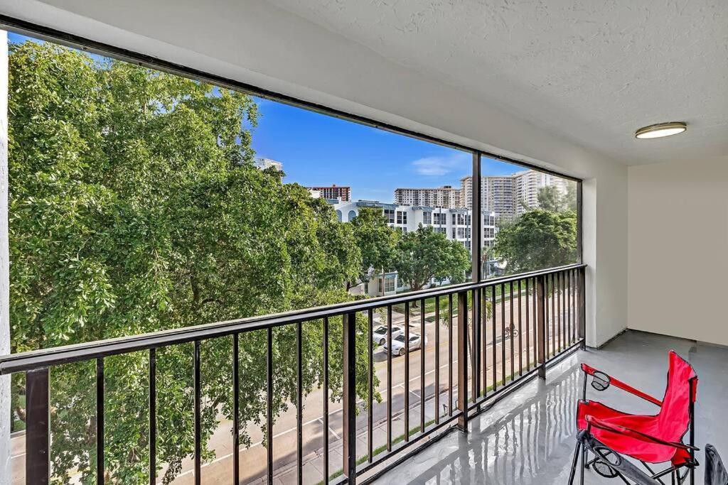One Bedroom Steps Away From The Beach! Apartment