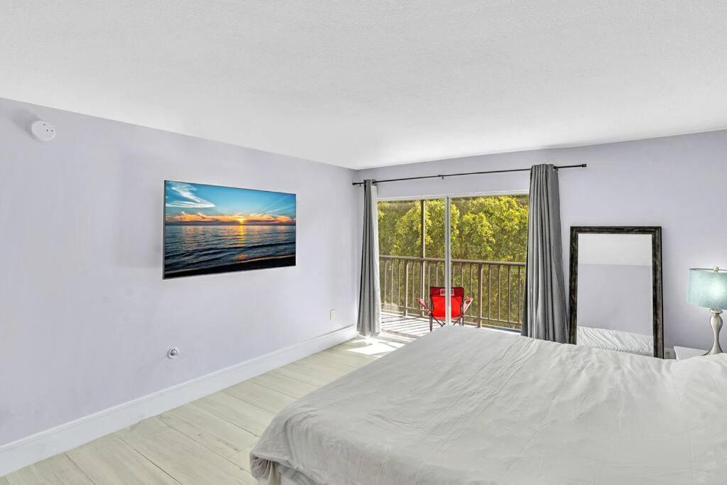 One Bedroom Steps Away From The Beach! Apartment Sunny Isles Beach