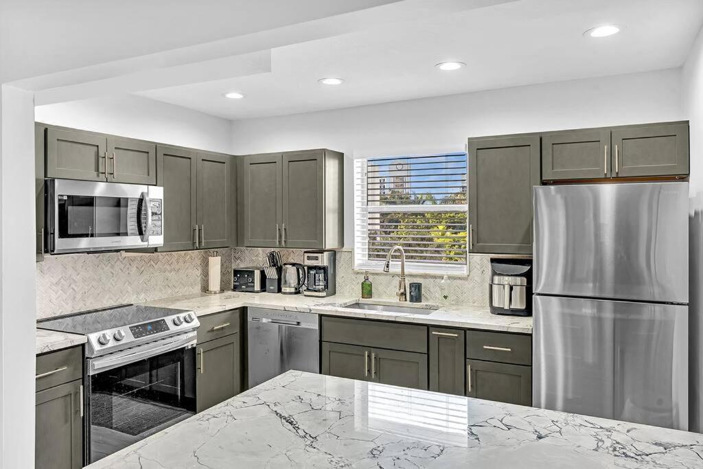 One Bedroom Steps Away From The Beach! * Sunny Isles Beach